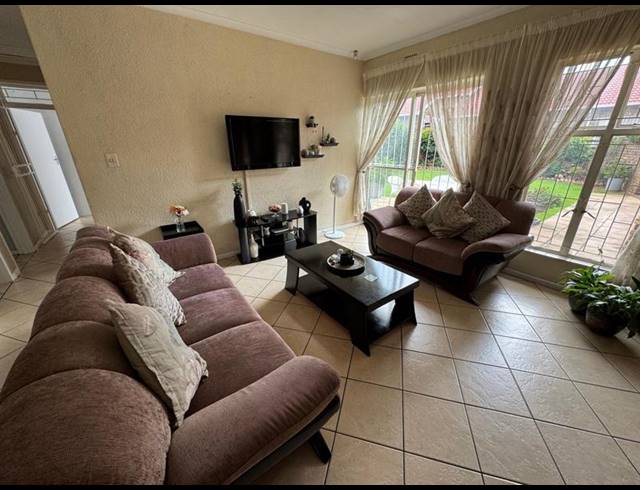 3 BEDROOM TOWNHOUSE FOR SALE IN BIRCHLEIGH